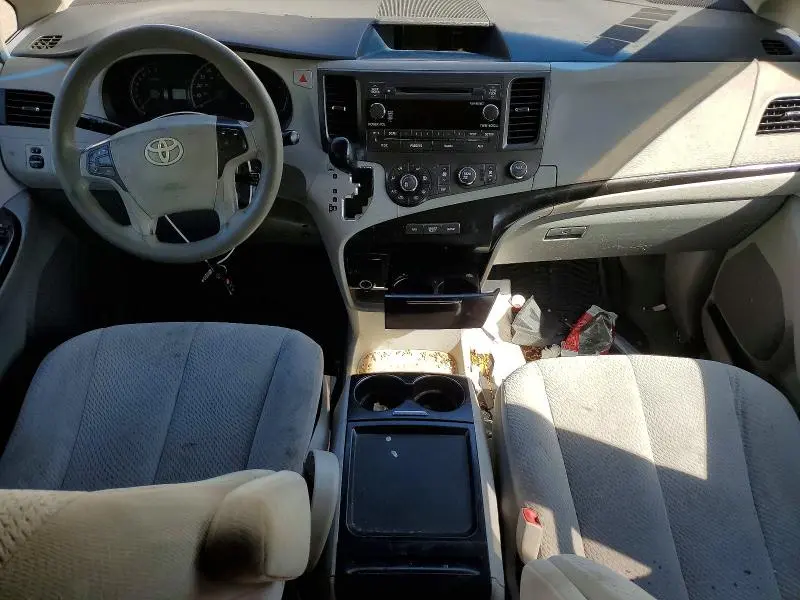 2011 TOYOTA SIENNA LE 8-PASSENGER  