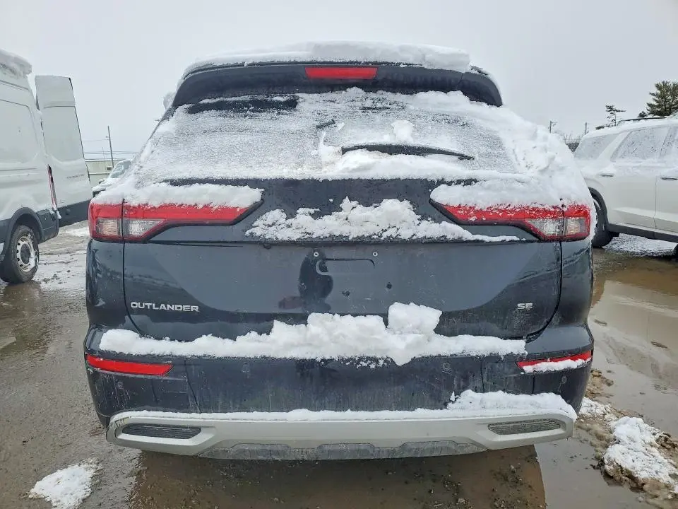 2022 MITSUBISHI OUTLANDER SE  