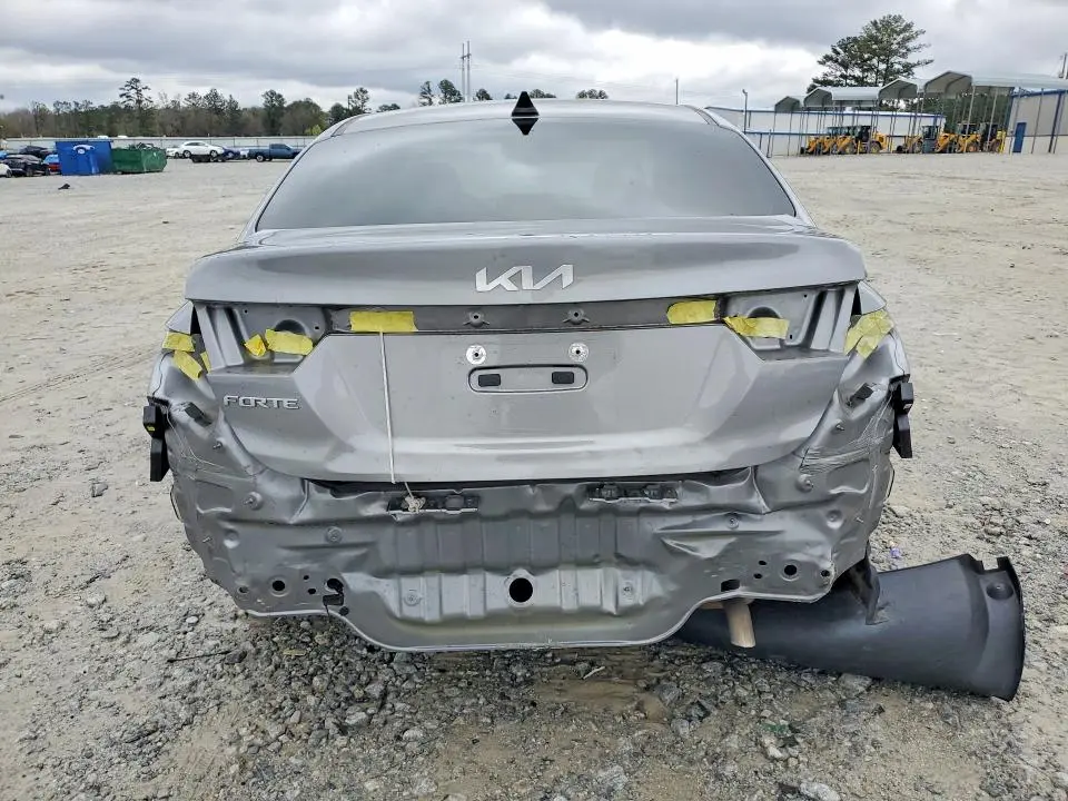 2023 KIA FORTE LXS  