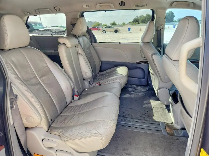 2011 TOYOTA SIENNA XLE 8-PASSENGER  