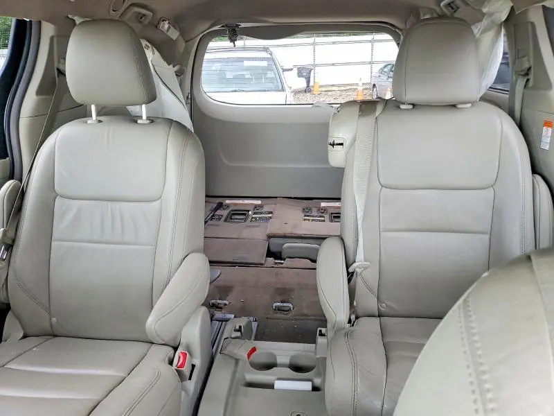 2016 TOYOTA SIENNA XLE 8-PASSENGER  