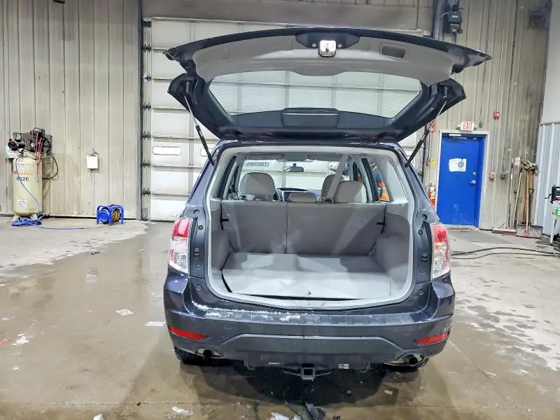 2010 SUBARU FORESTER XS  