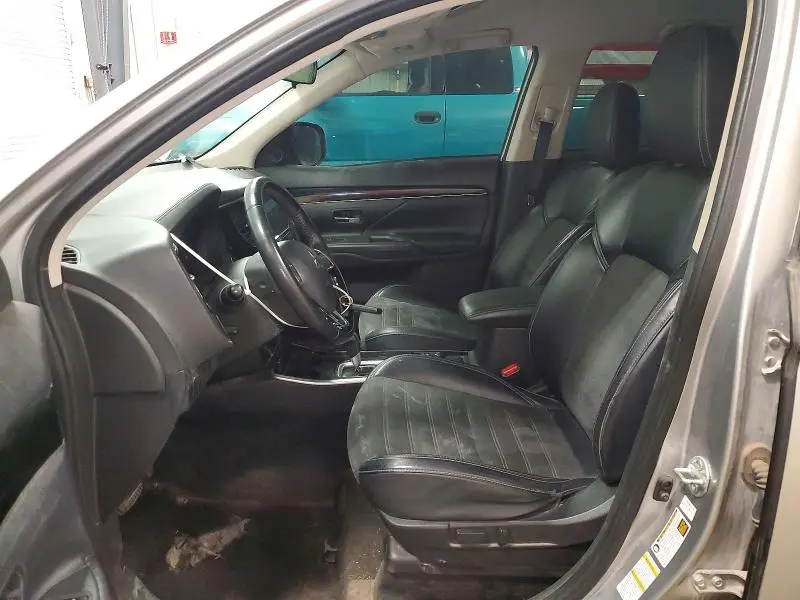 2019 MITSUBISHI OUTLANDER SE  