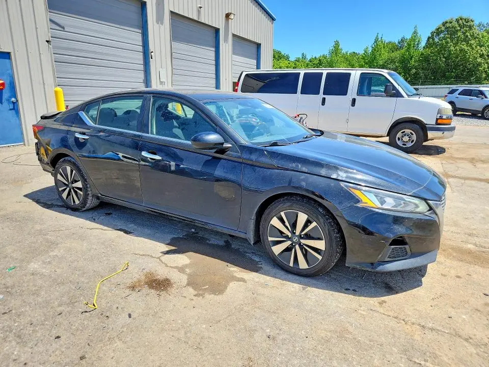 2022 NISSAN ALTIMA SV  