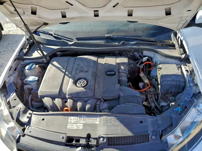 2011 VOLKSWAGEN GOLF   