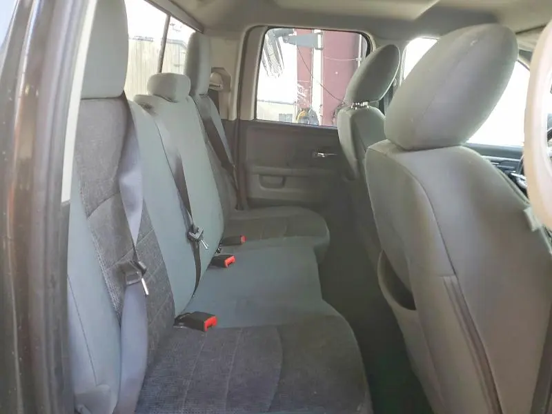 2016 RAM 1500 SLT  