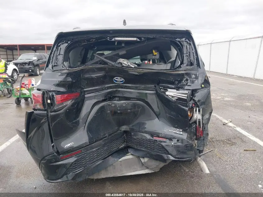 2023 TOYOTA SIENNA XSE