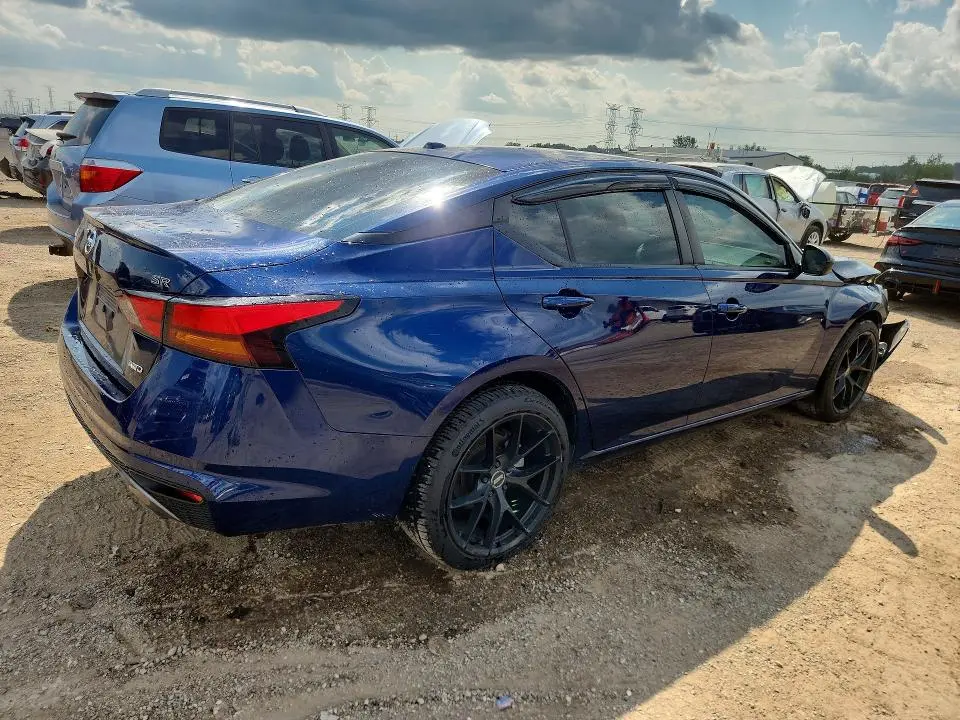 2021 NISSAN ALTIMA SR  
