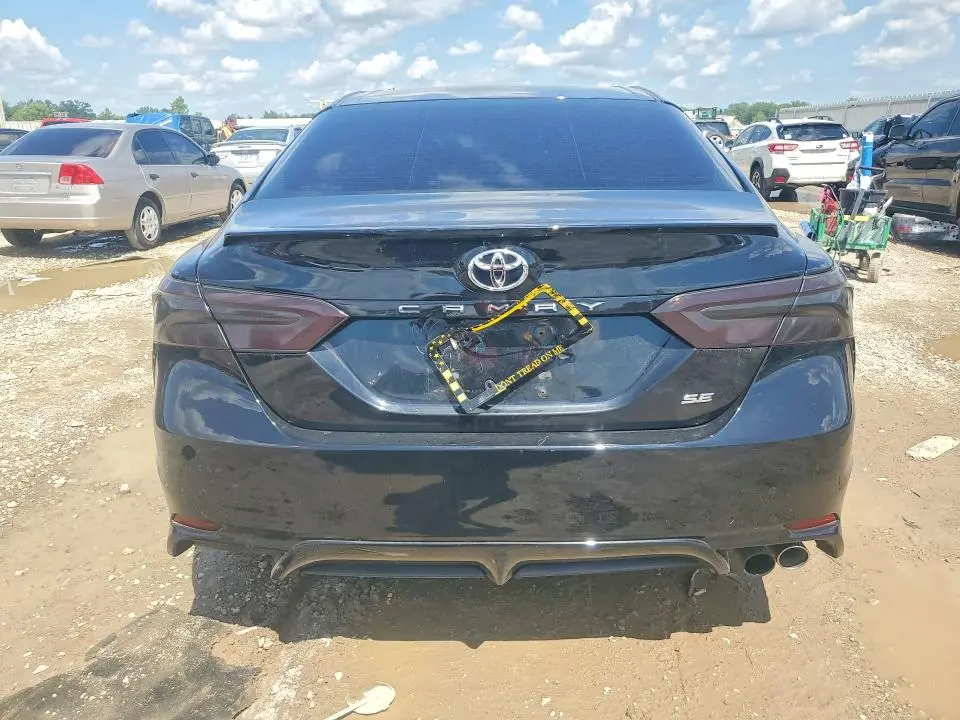 2018 TOYOTA CAMRY SE  