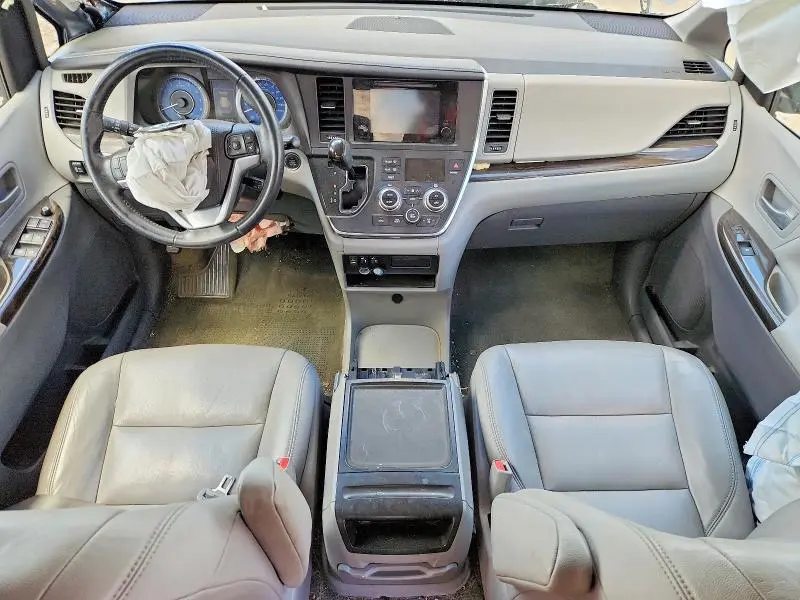 2017 TOYOTA SIENNA XLE 8-PASSENGER  