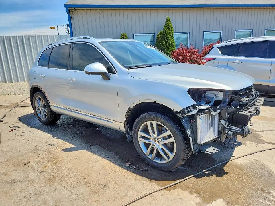 2015 VOLKSWAGEN TOUAREG V6 TDI  