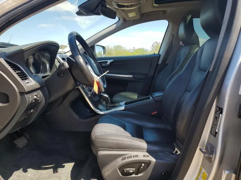 2016 VOLVO XC60 T6 PREMIER  