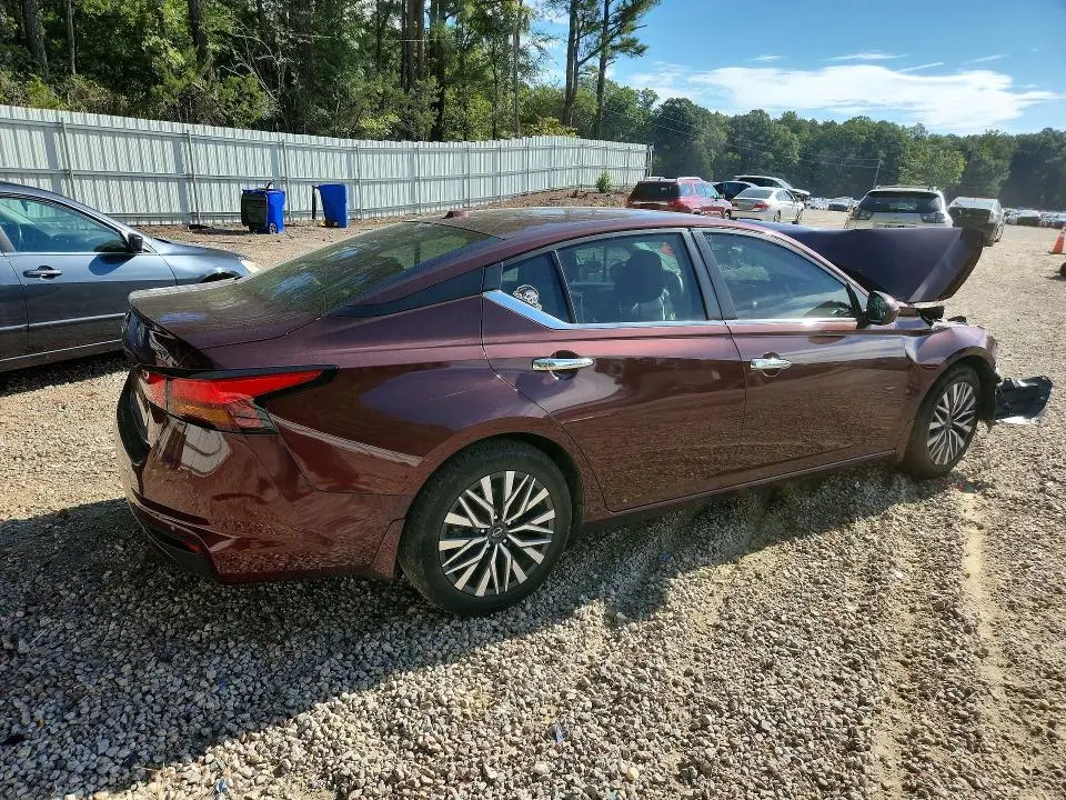 2024 NISSAN ALTIMA SV  