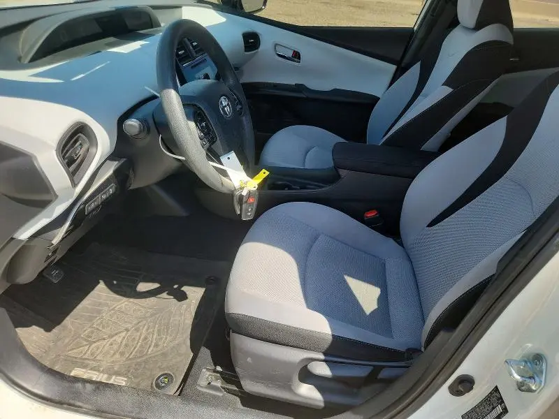 2019 TOYOTA PRIUS LE  