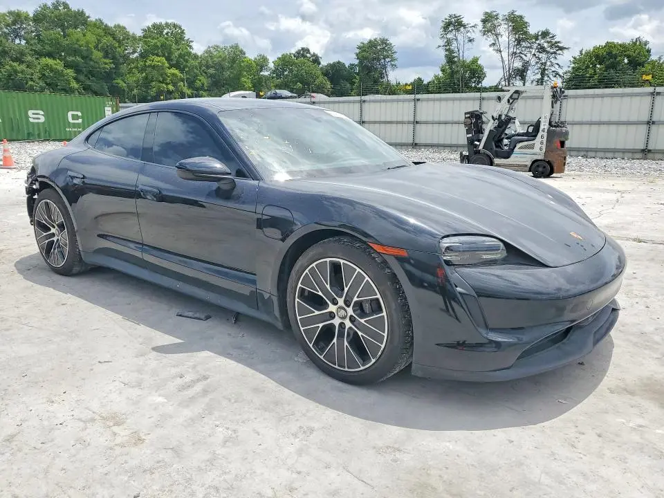2022 PORSCHE TAYCAN   