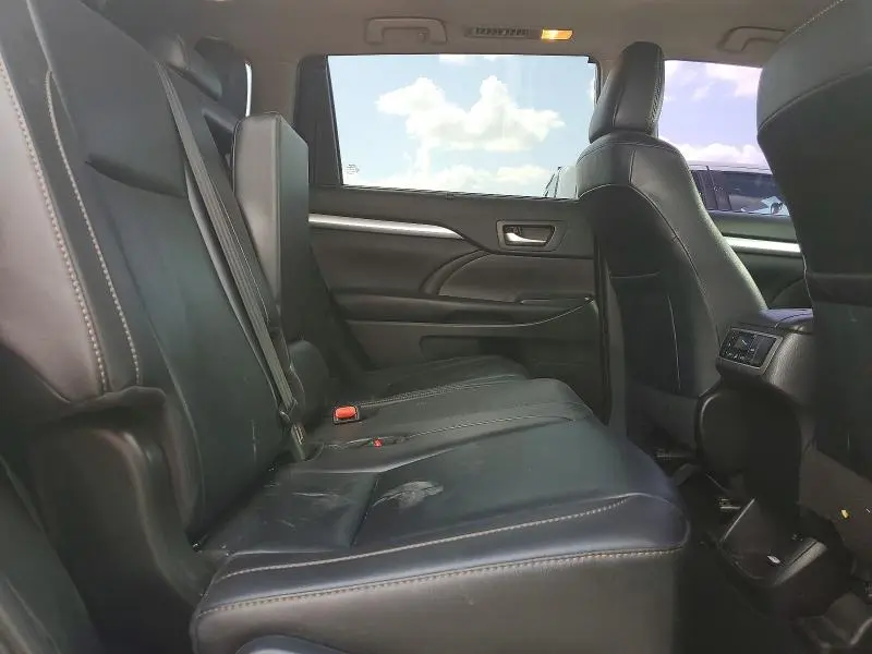 2019 TOYOTA HIGHLANDER XLE  