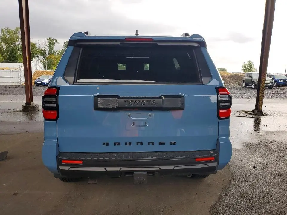 2025 TOYOTA 4RUNNER SR5  