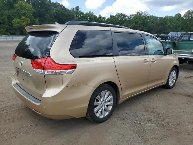 2011 TOYOTA SIENNA XLE  