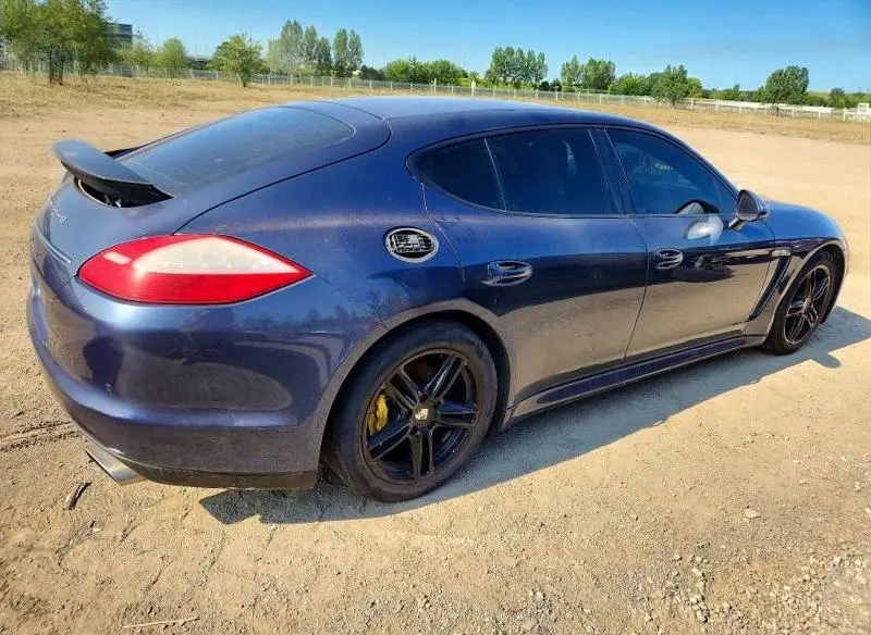 2011 PORSCHE PANAMERA 2  