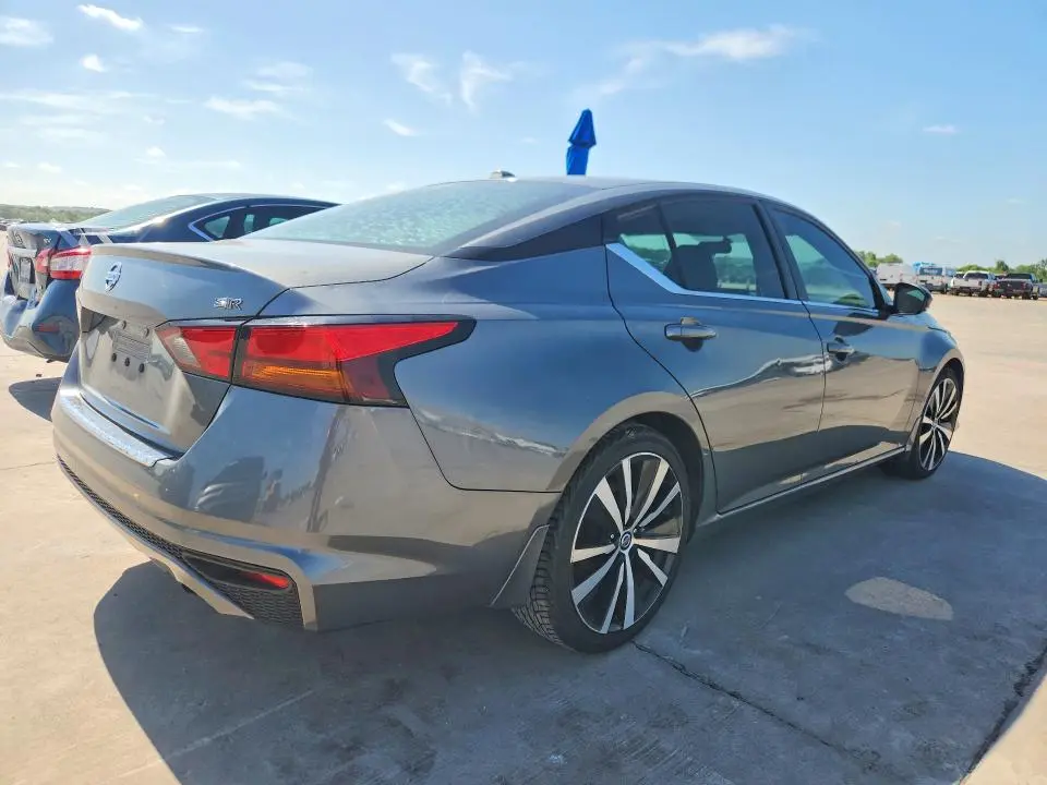 2019 NISSAN ALTIMA SR  