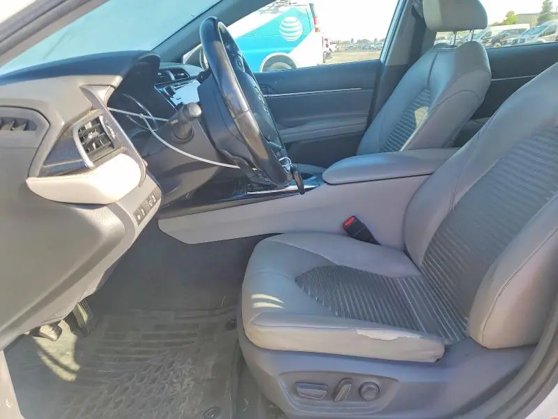 2019 TOYOTA CAMRY SE  