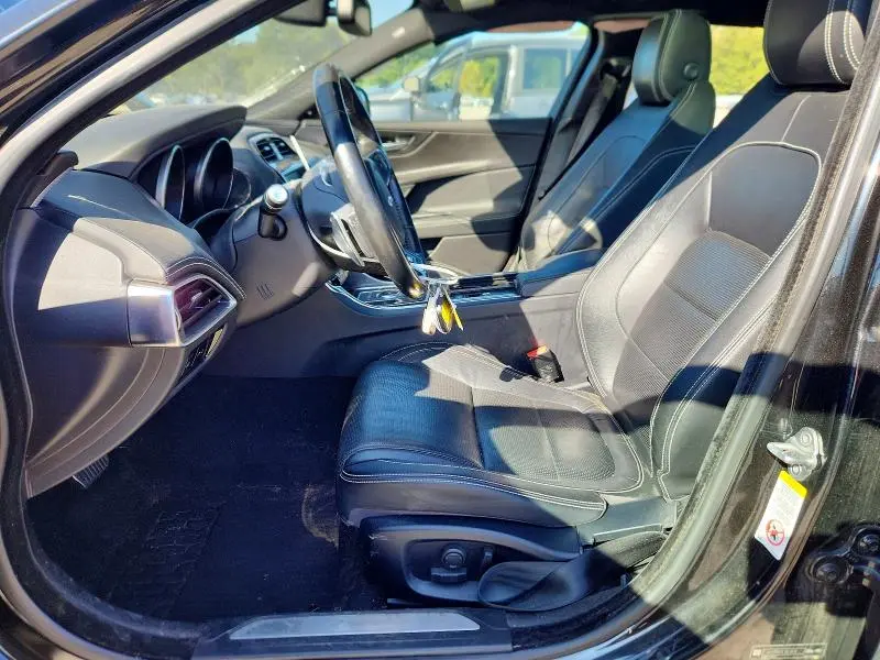 2018 JAGUAR XE R - SPORT  
