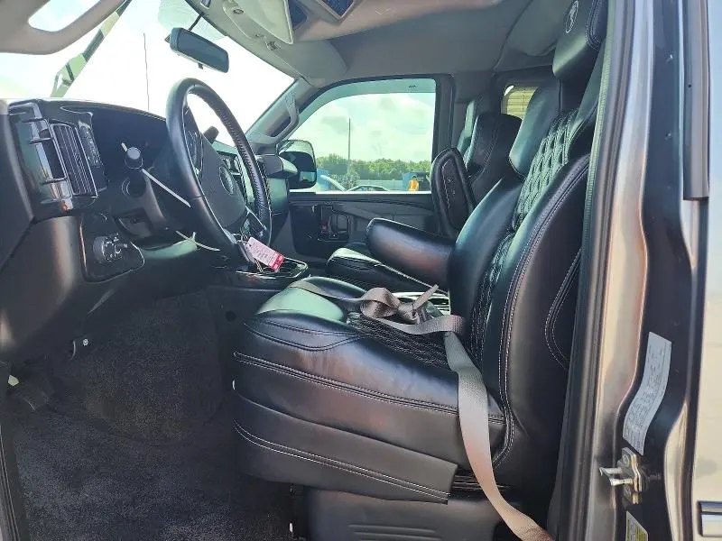 2023 GMC SAVANA G2500  