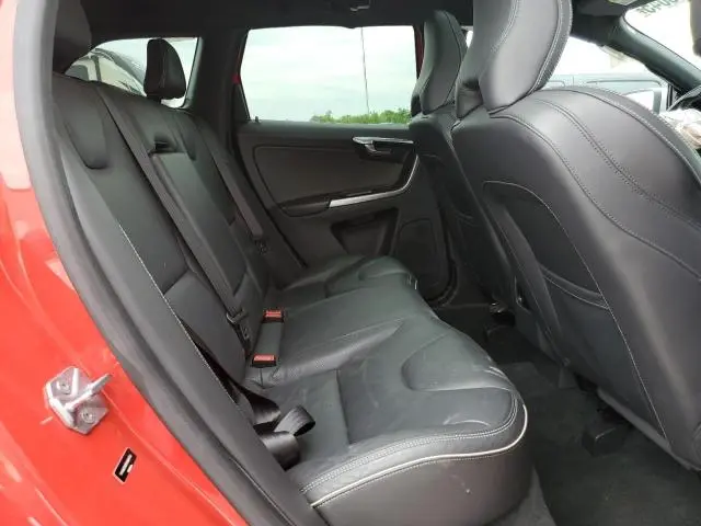 2015 VOLVO XC60 T6 R-DESIGN PLATINUM  