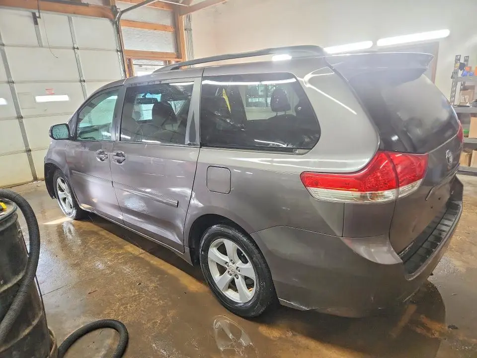2012 TOYOTA SIENNA LE 8-PASSENGER  