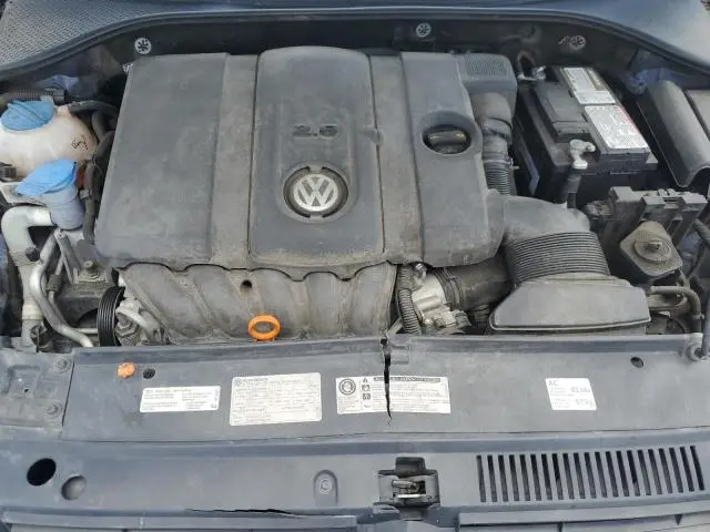 2013 VOLKSWAGEN PASSAT SE  