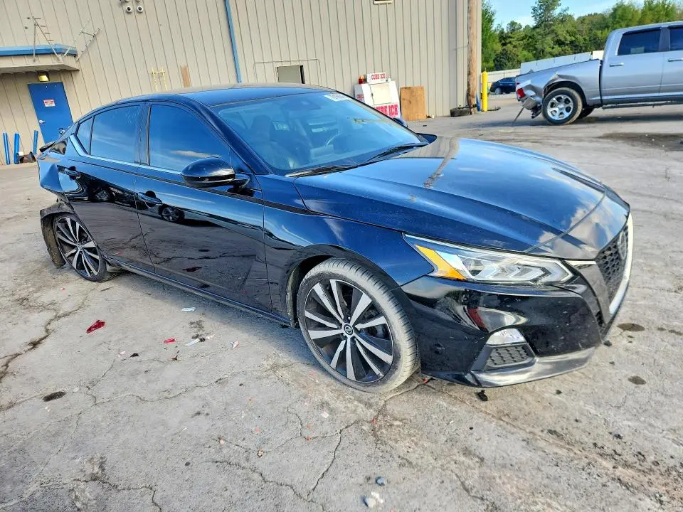 2020 NISSAN ALTIMA SR  