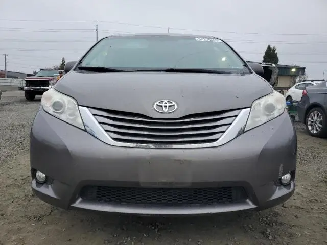 2015 TOYOTA SIENNA XLE  