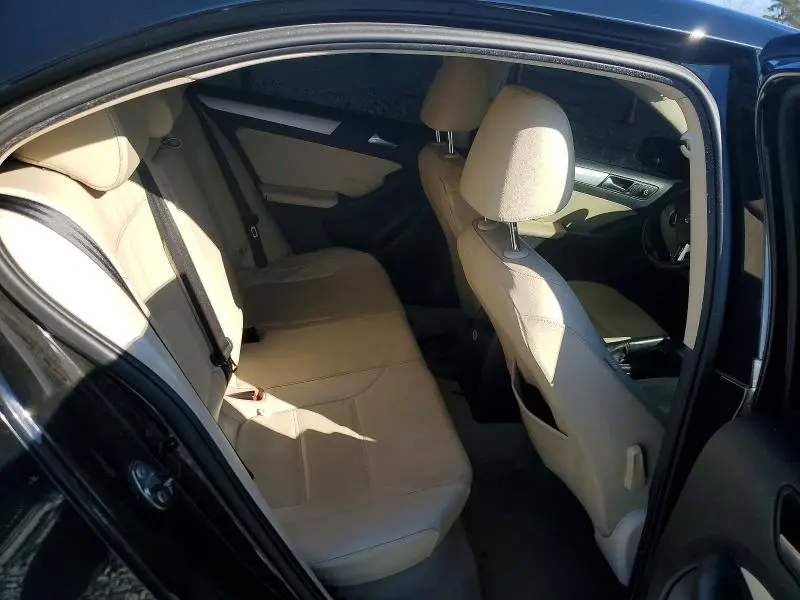 2013 VOLKSWAGEN JETTA SE  