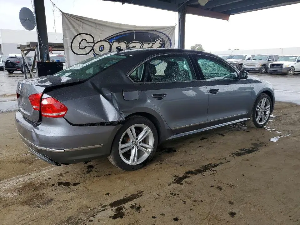 2015 VOLKSWAGEN PASSAT SE  