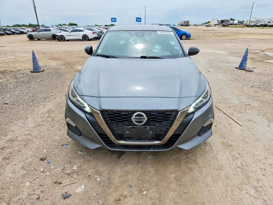 2022 NISSAN ALTIMA SR  