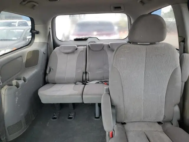 2012 KIA SEDONA LX  