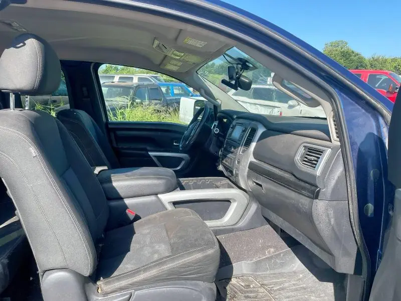 2017 NISSAN TITAN XD SV  