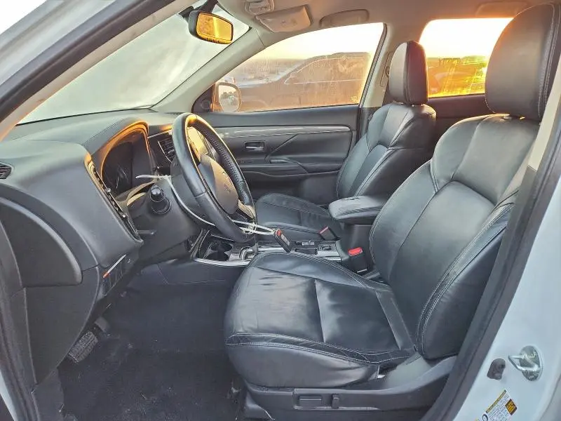 2019 MITSUBISHI OUTLANDER SE  