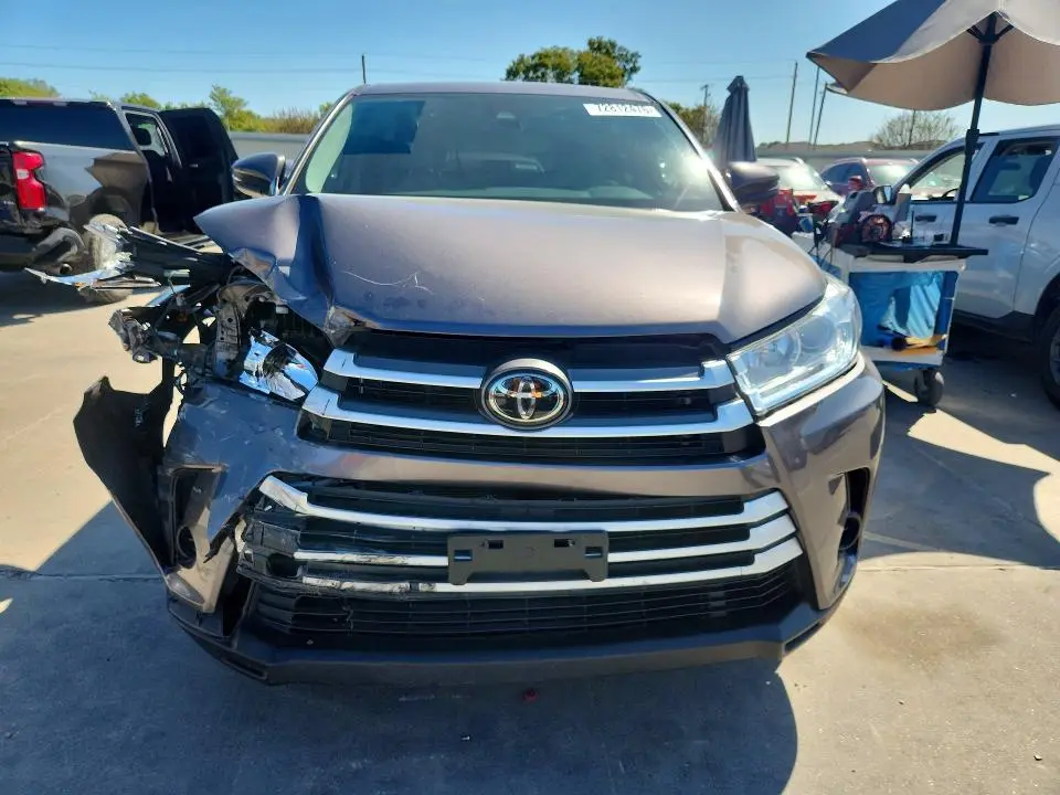 2019 TOYOTA HIGHLANDER LE  