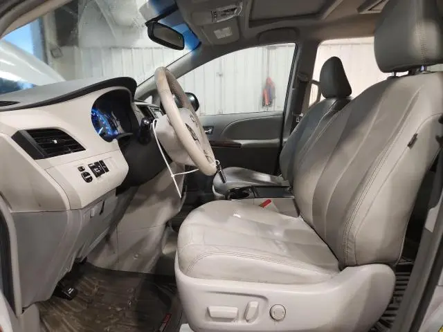 2014 TOYOTA SIENNA XLE  