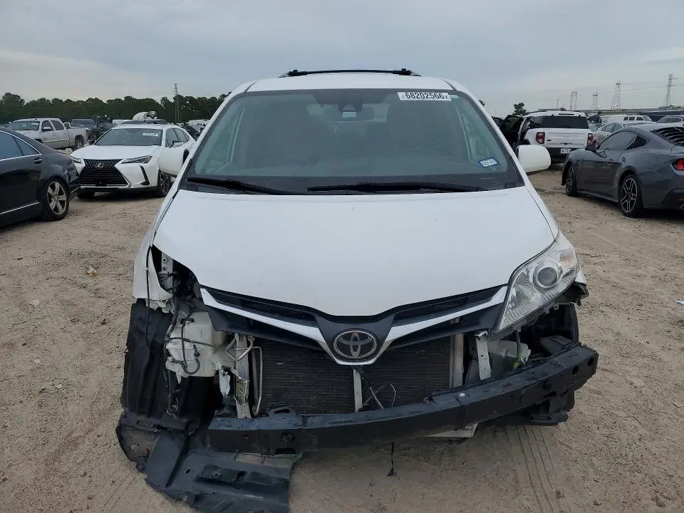 2020 TOYOTA SIENNA LE  