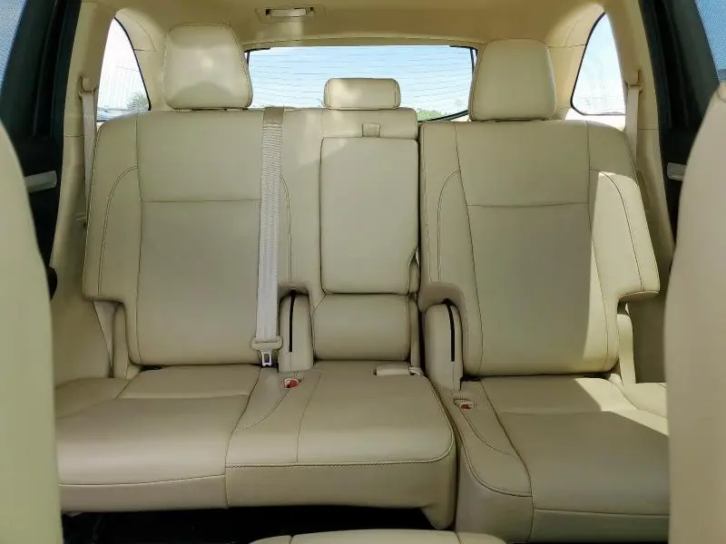2017 TOYOTA HIGHLANDER SE  