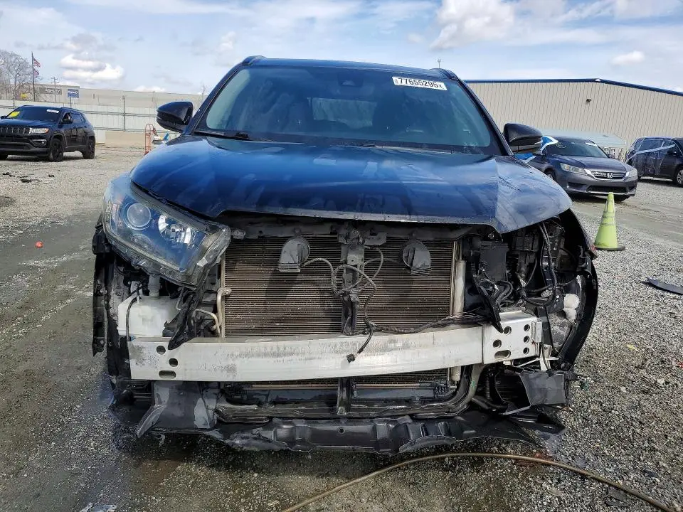 2019 TOYOTA HIGHLANDER SE  