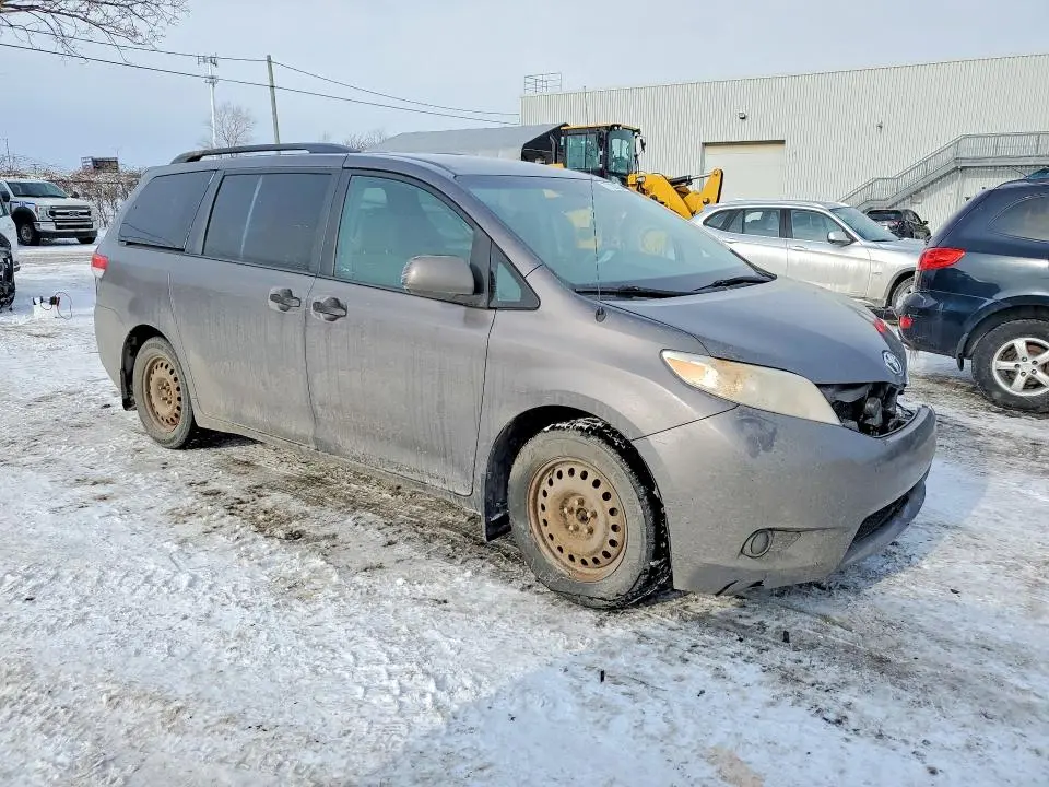 2013 TOYOTA SIENNA CE  