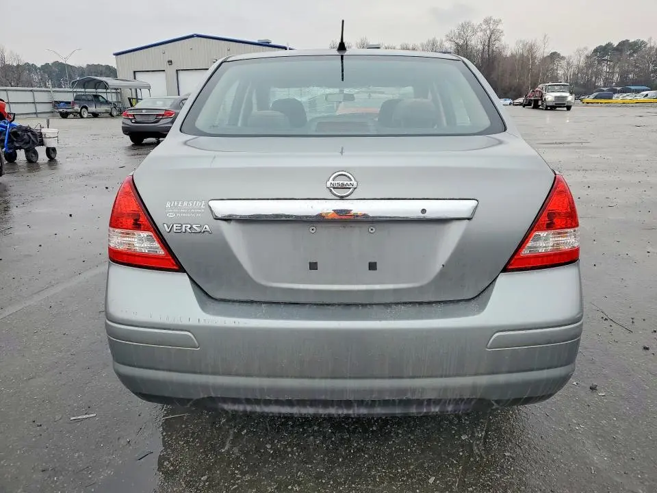 2011 NISSAN VERSA 1.8 S  