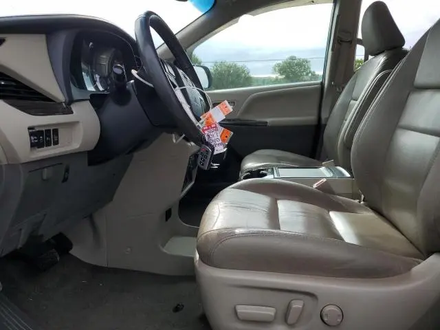 2017 TOYOTA SIENNA XLE  