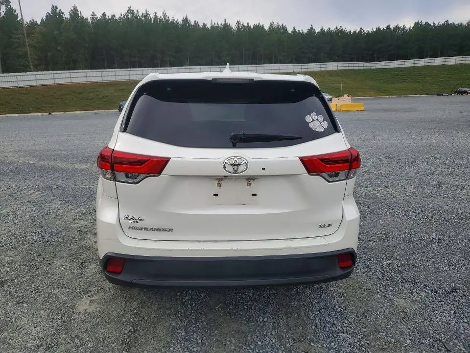 2019 TOYOTA HIGHLANDER XLE  