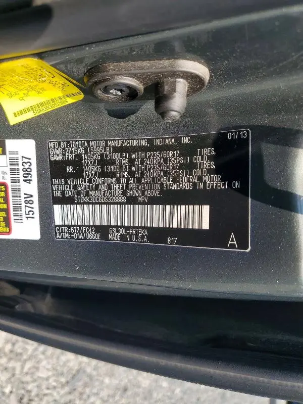 2013 TOYOTA SIENNA LE  