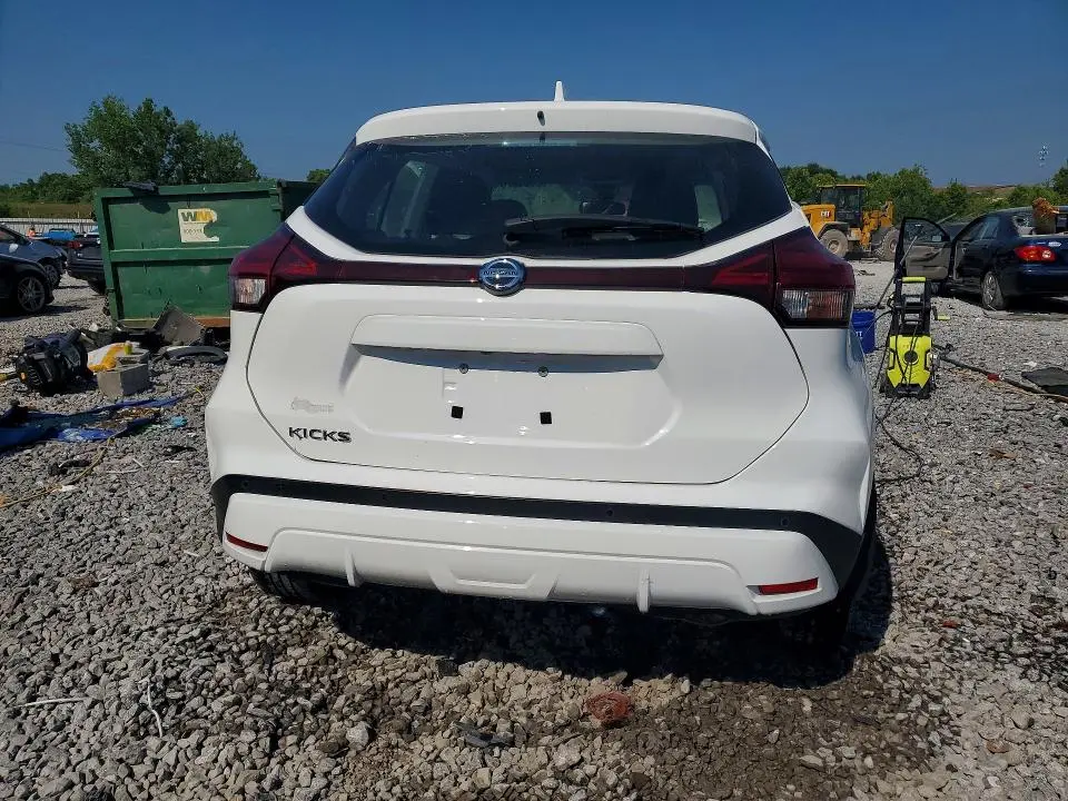 2021 NISSAN KICKS S  