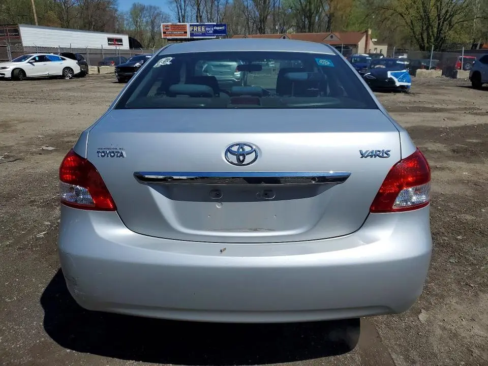 2010 TOYOTA YARIS BASE  